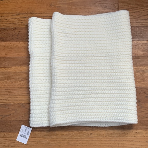 🧣J. Crew ivory knit infinity scarf. NWT. - Picture 3 of 7
